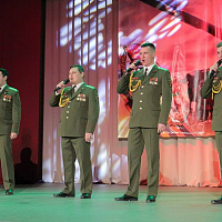 С песней и служить веселее