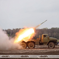 Военнообязанные произвели залпы из реактивных систем залпового огня БМ-21 «Град»
