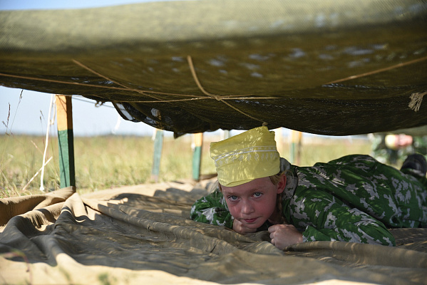 Финалисты патриотической игры «Зарница» преодолели полосу препятствий 