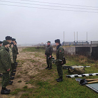 С упором на практику