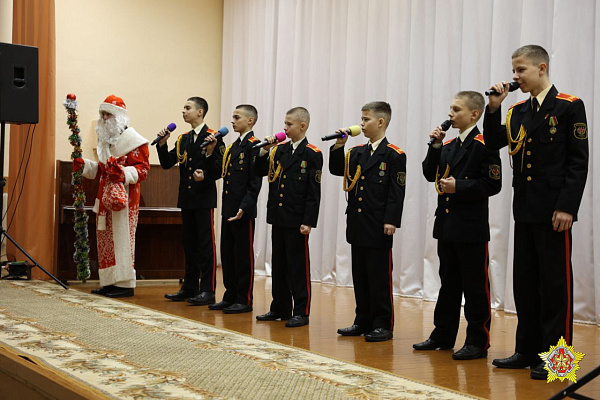 Минские суворовцы посетили Николаевщинский дом-интернат