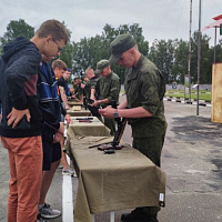 В рамках военно-патриотического воспитания