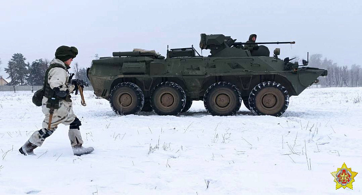 Учатся гвардейцы