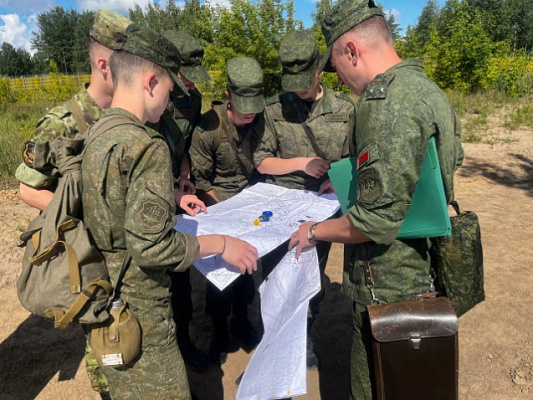 С упором на практику