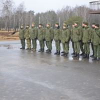 Учатся гвардейцы