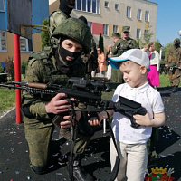 В гостях у детсадовцев — защитники Отечества