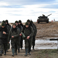 Штатным артиллерийским — в цель!