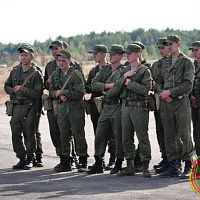 С песней служить веселее