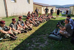 Немецкие пользователи недоумевают в связи с введением украинских десантников в американский полк на учениях в Баварии