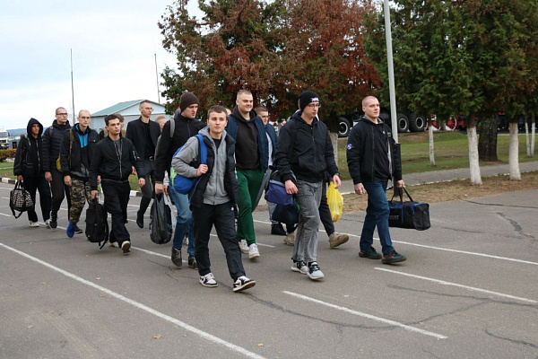 В войска продолжает прибывать новое пополнение