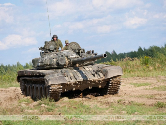 Учатся гвардейцы