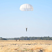 Брестские десантники выполнили прыжки в ходе плановых занятий по боевой подготовке
