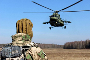 Военнослужащие ССО совершили прыжки с парашютом