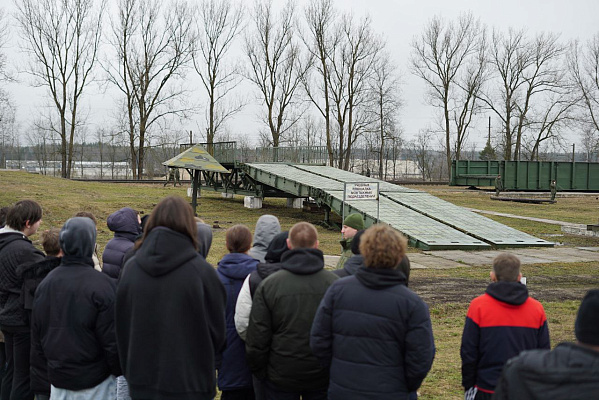 Учащиеся Смиловичского государственного колледжа посетили 36-ю дорожно-мостовую бригаду