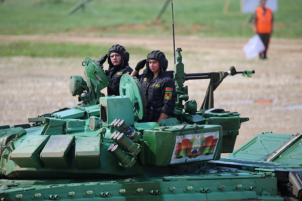 Наши танкисты – первые