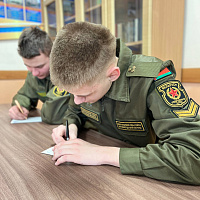 Военнослужащие в преддверии праздника приняли участие в акции «Письмо папе»