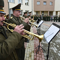 Военнослужащие 72 ОУЦ креативно поздравили педагогов подшефных учреждений образования