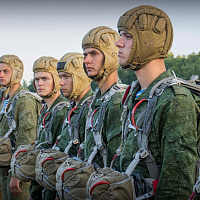 Военнослужащие 38 одшбр совершили прыжки с парашютом