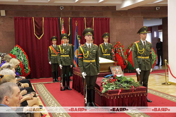 Церемония прощания с ветераном Великой Отечественной войны подполковником милиции в отставке Геннадием Юшкевичем