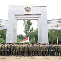 В звездный путь, офицеры!