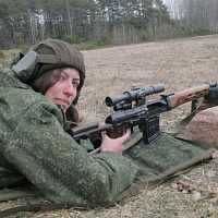 На огневом рубеже − снайперы