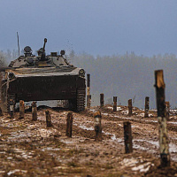 Курсанты Военной академии сдали экзамен по вождению боевых машин