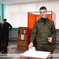 Голосование на участке в Минской военной комендатуре