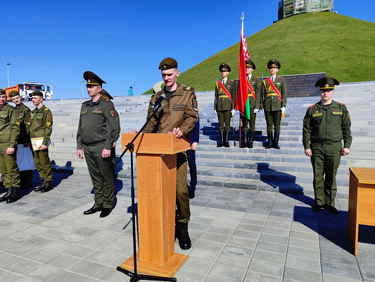 В воинских частях и соединениях Вооружённых Сил чествуют военнослужащих, выслуживших установленные сроки службы
