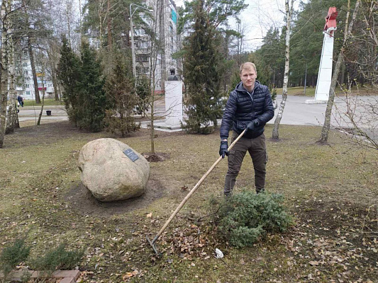 Военнослужащие 72 ОУЦ принимают участие в республиканском субботнике 