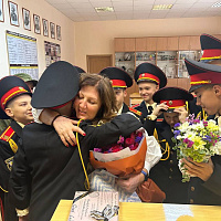 Военнослужащие Вооружённых Сил поздравили учителей с профессиональным праздником