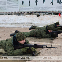 На сборах с военнообязанными, призванными из запаса на военный сбор, продолжаются занятия по предметам общевойсковой подготовки