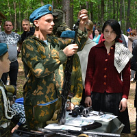 В урочище Красино реконструировали партизанскую стоянку