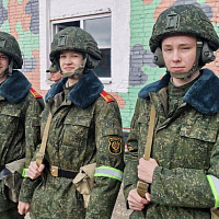 Стреляют суворовцы