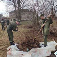 Навели порядок на территории памятника