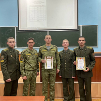 На пьедестале – физики