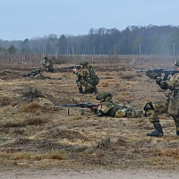 Учатся гвардейцы