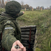  Курсанты военно-транспортного факультета в БелГУТ выполнили упражнения по метанию ручных гранат