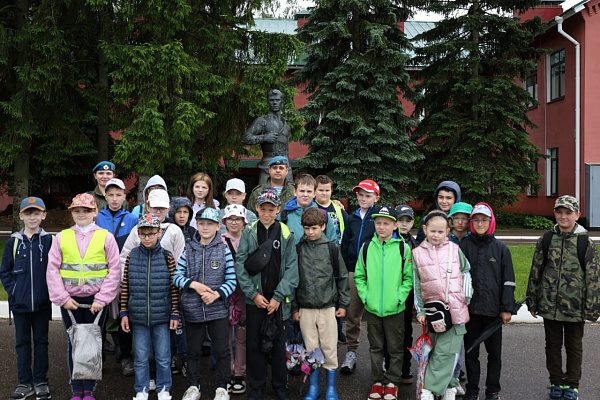 В 103 овдбр продолжают работу смены летних военно-патриотических лагерей 