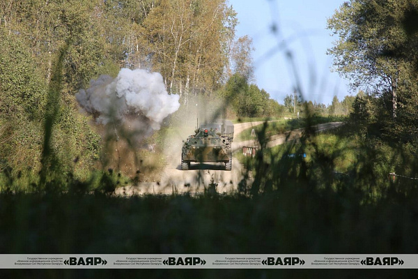 На полигоне Лосвидо проходит ротное тактическое учение с миротворческой ротой