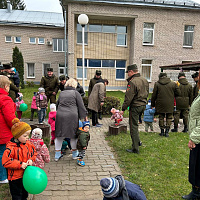 Военнослужащие из 72 ОУЦ посетили Борисовский специализированный дом ребенка