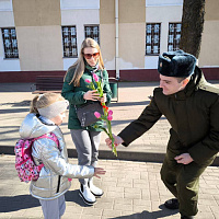 «Подари цветы женщинам»!