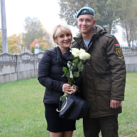 Брестские десантники поздравили мам с наступающим праздником