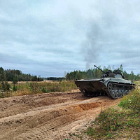 Занятия по вождению боевых машин с военнослужащими 120 омбр