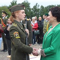 Будут Родине служить и юноши, и девушки