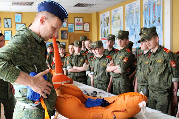 Каникулы с армией проводят тысячи юных белорусов