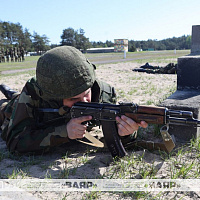 С новобранцами 38 одшбр проходят занятия по начальной военной подготовке