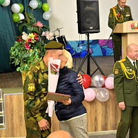 Брестские артиллеристы поздравили своих мам с наступающим праздником