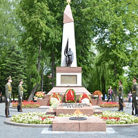 От братских народов - павшим героям