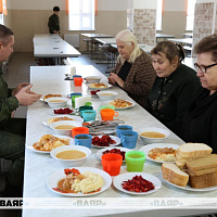  Участники республиканского комитета белорусской общественной организации солдатских матерей ознакомились с условиями службы военнослужащих