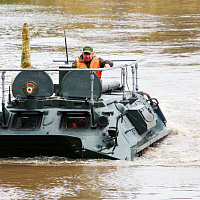 Занятия по преодолению водной преграды с военнослужащими 11 омбр